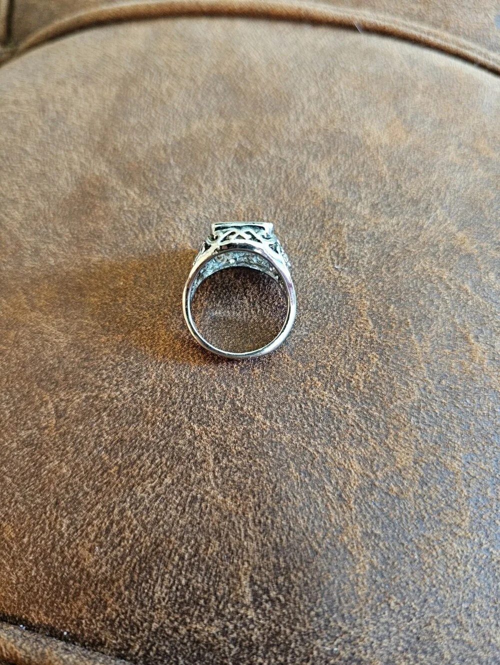 Vintage-style men's signet ring w/ intricate openwork floral or filigre Sz 8